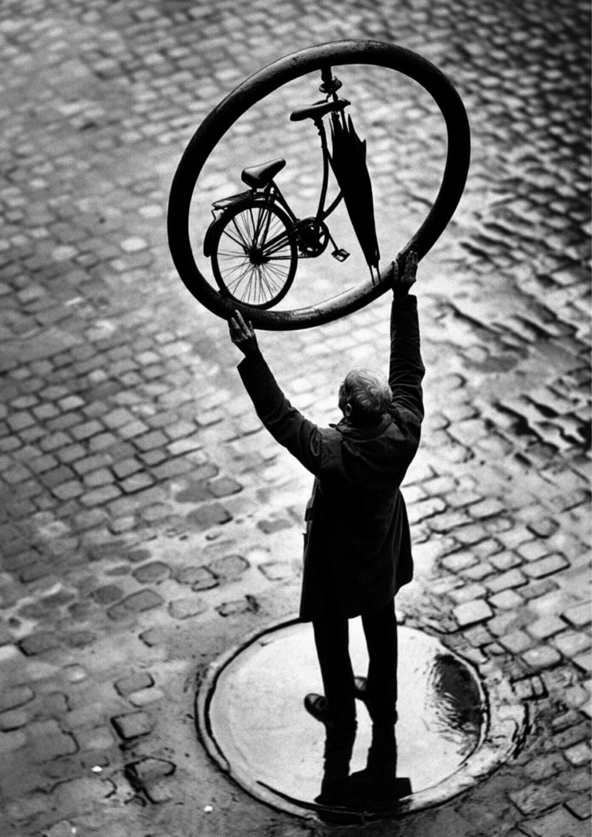 Shadow Ride No. 01 | Printable Wall Art A2 Ein Fahrrad. Ein Schatten. Ein stiller Moment zwischen Bewegung und Erinnerung. Diese digitale Wandkunst wirkt wie eine Szene, die man nicht erklärt – sondern spürt.