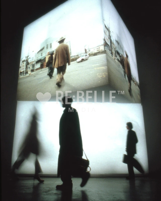 Lichtschatten & Stille: Eine Galerie für die Dunkelheit.