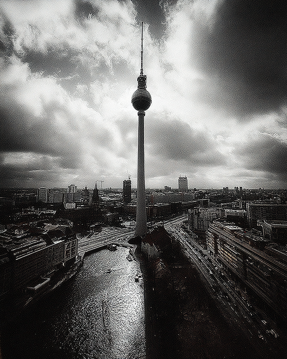 Berlin Noir Skyline Poster Download – Urbane Wandkunst