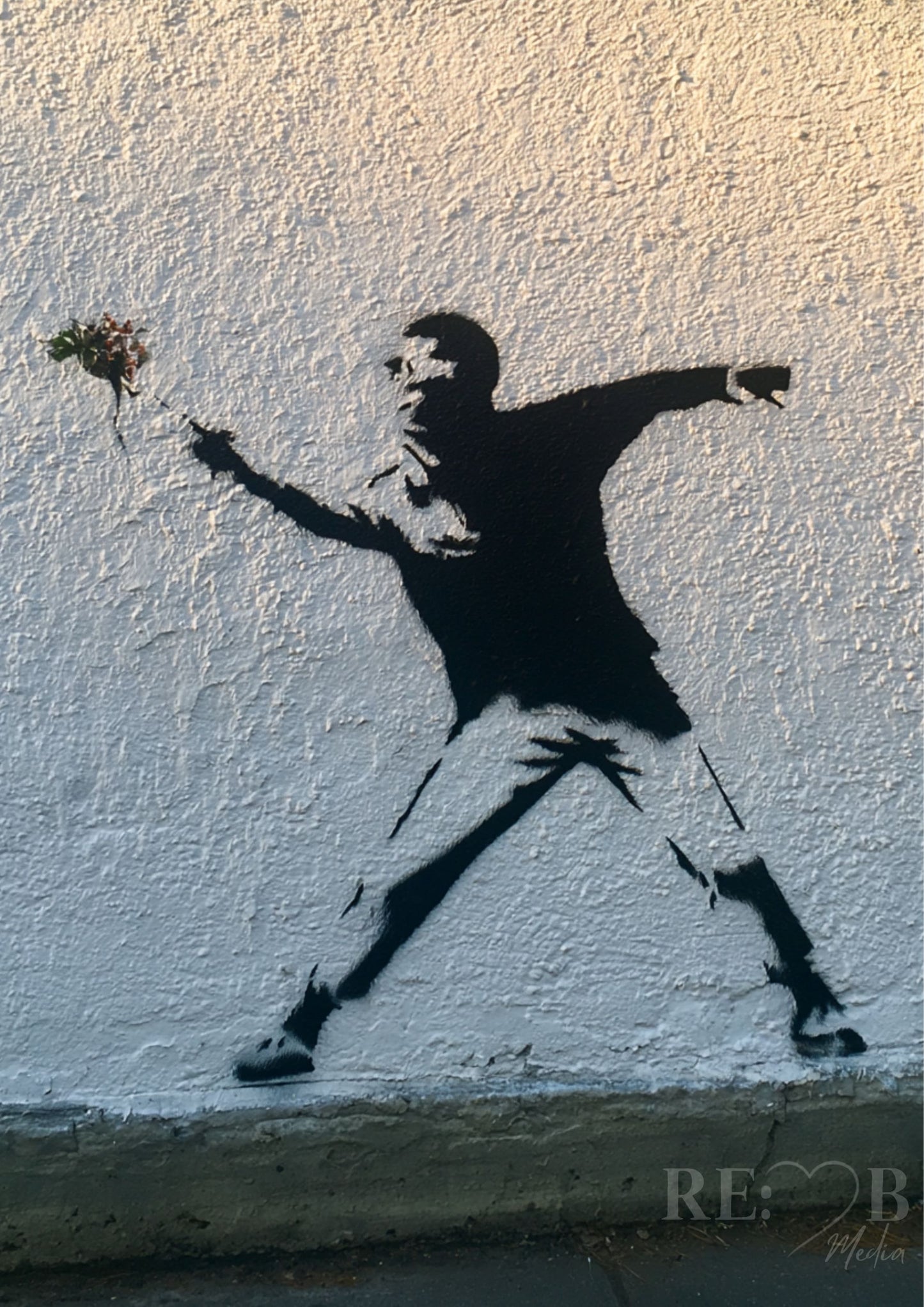 Banksy-Inspired Bundle – Stille Rebellion & verlorene Unschuld | 19 A2 Poster Set Nicht laut. Aber unmöglich zu übersehen. Dieses Bundle zeigt, was passiert, wenn Kunst nicht gefallen will – sondern trifft.