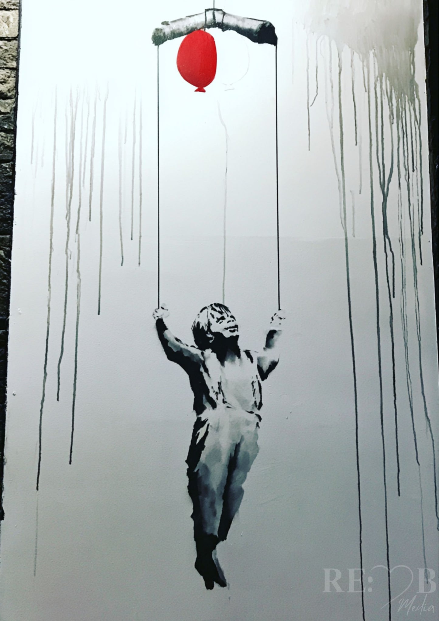 Banksy-Inspired Bundle – Stille Rebellion & verlorene Unschuld | 19 A2 Poster Set Nicht laut. Aber unmöglich zu übersehen. Dieses Bundle zeigt, was passiert, wenn Kunst nicht gefallen will – sondern trifft.